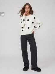 Sweter w grochy z domieszką wełny - kremowy. Białe swetry damskie Sinsay, l, bez wzorów, z wełny, bez kołnierzyka, bez ramiączek, bez kaptura. Za 49.99 zł.