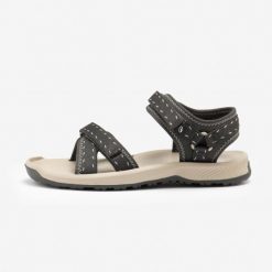 Sandały turystyczne damskie Quechua NH500. Brązowe sandały damskie QUECHUA, bez wzorów, z materiału, bez obcasa, bez zapięcia. Za 129.99 zł.