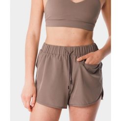 Lekkie szorty dla kobiet sportowe z kieszonką Carpatree Balletcore. Szare legginsy damskie Carpatree, bez wzorów, na fitness i siłownię. W wyprzedaży za 152.99 zł.