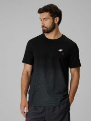 4F T-shirt regular z nadrukiem męski - czarny S. Czarne t-shirty męskie 4f, m, bez wzorów, z materiału, biznesowe, bez kołnierzyka. Za 89.99 zł.