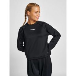 Damska krótka bluza Hummel mt Kalu. Czarne bluzy sportowe damskie Hummel, xs, bez wzorów, bez kaptura, na fitness i siłownię. W wyprzedaży za 190.50 zł.