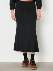 Spódnica midi - czarny. Czarne spódnice damskie Sinsay, l, bez wzorów, z satyny, midi, rozkloszowane. W wyprzedaży za 13.99 zł.