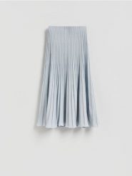 Spódnica z wiskozą - jasnoniebieski. Niebieskie spódnice damskie Reserved, l, bez wzorów, z dzianiny, rozkloszowane. Za 139.99 zł.