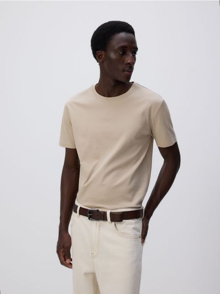 T-shirt slim z bawełny pima - beżowy. Brązowe t-shirty męskie Reserved, l, bez wzorów, z bawełny, bez kołnierzyka. W wyprzedaży za 35.99 zł.