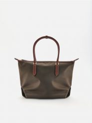 Tkaninowa torebka shopper - jasny zielony. Zielone torebki shopper damskie Reserved, bez wzorów, z tkaniny, bez dodatków. Za 129.99 zł.