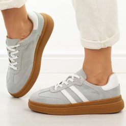 Szare skórzane sneakersy damskie T.Sokolski 651. Szare obuwie sportowe damskie Sokolski, bez wzorów, z jeansu. Za 219.00 zł.