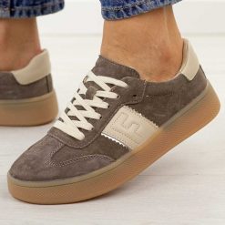 D. Brązowe skórzane półbuty damskie Filippo Dp7543/26. Brązowe półbuty damskie Filippo, na jesień, bez wzorów, z jeansu, casualowe, z okrągłym noskiem, bez obcasa, na płaskiej podeszwie, bez zapięcia. Za 239.00 zł.