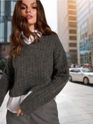 Sweter - szary. Szare swetry damskie Sinsay, l, bez wzorów, ze splotem, bez kołnierzyka, bez ramiączek, bez kaptura. Za 69.99 zł.