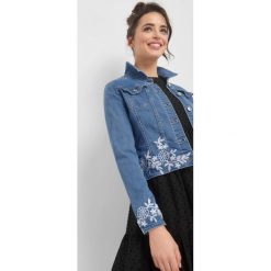 Jeansowa kurtka z haftem. Kurtki damskie marki Orsay. Za 139.99 zł.