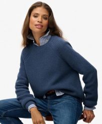 Superdry Luźny prążkowany sweter z bawełny. Niebieskie swetry przez głowę męskie Superdry., uniwersalny, z aplikacjami, z bawełny, bez kołnierzyka. Za 286.90 zł.