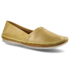 Baleriny damskie Maciejka, naturalna skóra licowa z wyeksponowanymi przeszyciami i wytłoczonym logo, żółte, 01930-07-00-0. Żółte półbuty damskie Maciejka, na lato, bez wzorów, ze skóry, bez obcasa, bez zapięcia. Za 229.00 zł.