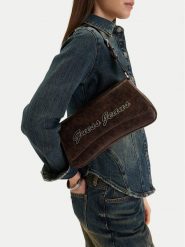 Guess Jeans Torebka CWBEO-GUESS-B-013-09 Brązowy. Brązowe torebki do ręki damskie Guess Jeans, z aplikacjami, z jeansu, bez dodatków. Za 229.99 zł.