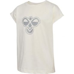 Koszulka dla dziewczynki Hummel Regular BIG BEE. Białe bluzki dla dziewczynek Hummel, bez wzorów, bez kołnierzyka, bez ramiączek. Za 168.00 zł.