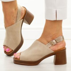 Beżowe skórzane sandały damskie Vinceza 39995. Brązowe sandały damskie VINCEZA, bez wzorów, z jeansu, bez obcasa, na obcasie, bez zapięcia. Za 199.00 zł.