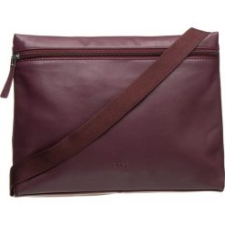 Skórzana torebka "Vora 3" w kolorze śliwkowym - 36 x 25,5 x 7 cm. Brązowe torby na ramię damskie marki BREE. W wyprzedaży za 318.95 zł.