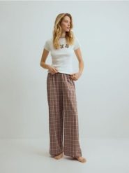 Dwuczęściowa piżama z misiami - brązowy. Brązowe piżamy damskie Reserved, l, bez wzorów, z bawełny, bez ramiączek. Za 139.99 zł.