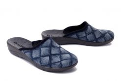 INBLU 5D-27 004 granatowy, kapcie damskie. Niebieskie kapcie damskie Inblu, bez wzorów, z tkaniny. Za 56.99 zł.