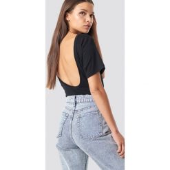 NA-KD Basic T-shirt z odkrytymi plecami - Black. Czarne t-shirty damskie NA-KD Basic, z bawełny, z dekoltem na plecach. Za 52.95 zł.