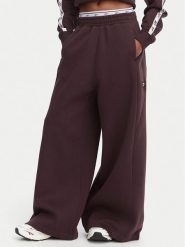 Reebok Spodnie dresowe Aleksandra RK25682CCW Brązowy ciemny Regular Fit. Brązowe spodnie dresowe damskie Reebok, s, bez wzorów, z bawełny. Za 259.99 zł.