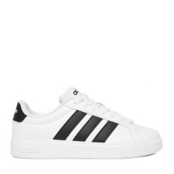 Sneakersy adidas. Białe trampki i tenisówki chłopięce Adidas, bez wzorów, bez zapięcia. Za 219.99 zł.
