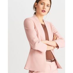 Taliowany żakiet - Różowy. Żakiety damskie marki Reserved. Za 139.99 zł.