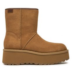 Botki Ugg. Brązowe botki damskie UGG, bez obcasa, na koturnie, bez zapięcia. Za 779.99 zł.