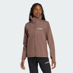 Kurtka Multi Essentials 2L Rain. Brązowe kurtki damskie Adidas, l, bez wzorów, bez kaptura. Za 439.00 zł.