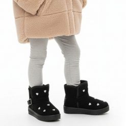 Śniegowce damskie Big Star, cholewka z materiału o matowym wykończeniu z nadrukiem serc i zapięciem na rzep miękka wkładka z ociepleniem oraz gruba j. Czarne śniegowce dziewczęce Big Star, z syntetyku, eleganckie, bez zapięcia. Za 109.00 zł.