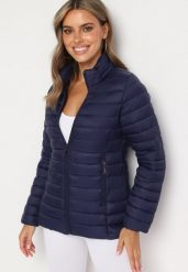 Granatowa Pikowana Kurtka z Kieszeniami Zapinanymi na Zamek Błyskawiczny Mivindra. Niebieskie kurtki damskie Born2be, m, bez wzorów, z jeansu, bez kaptura. Za 89.99 zł.