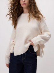 Sweter z kokardkami - kremowy. Białe swetry damskie Reserved, l, bez wzorów, z dzianiny, bez kołnierzyka, bez ramiączek, bez kaptura. Za 139.99 zł.