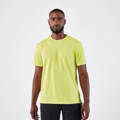 Koszulka do biegania męska Kiprun Run 500 Dry. Koszulki sportowe męskie KIPRUN, m, bez wzorów, z materiału, bez kołnierzyka, bez ramiączek, do biegania. Za 59.99 zł.