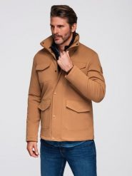 Lekka kurtka męska z kieszeniami i wysokim kołnierzem – brązowa V5 - Rozmiar: XL. Brązowe kurtki męskie Ombre Clothing, m, z aplikacjami, z materiału, klasyczne, bez kaptura. W wyprzedaży za 239.99 zł.