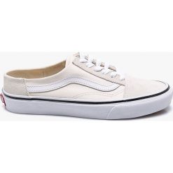 Vans - Tenisówki. Białe trampki i tenisówki damskie Vans, bez wzorów, z gumy, bez zapięcia. W wyprzedaży za 159.90 zł.