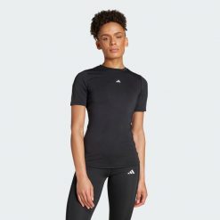 Koszulka Techfit Training. Czarne koszulki sportowe damskie Adidas, m, bez wzorów, z dzianiny, sportowe, bez kołnierzyka. Za 169.00 zł.