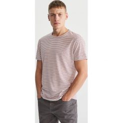 Dzianinowy T-shirt w paski - Czerwony. T-shirty męskie marki Reserved. W wyprzedaży za 24.99 zł.