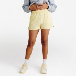 Spodenki damskie Elementals. Żółte szorty damskie Decathlon, na lato, s, bez wzorów, z dresówki. Za 79.99 zł.
