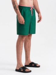 Męskie spodenki kąpielówki z dwukolorowym ściągaczem – ciemnozielone V3. Zielone kąpielówki męskie Ombre Clothing, l, bez wzorów, z poliesteru, do pływania. W wyprzedaży za 59.99 zł.