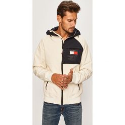 Tommy Hilfiger - Kurtka. Białe kurtki męskie Tommy Hilfiger, m, bez wzorów, z dzianiny, krótkie, z kapturem. W wyprzedaży za 579.90 zł.