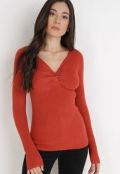 Pomarańczowy Sweter Ampippe. Brązowe swetry damskie Born2be, bez wzorów, z dzianiny, bez kołnierzyka, bez ramiączek, długie, bez kaptura. Za 39.99 zł.
