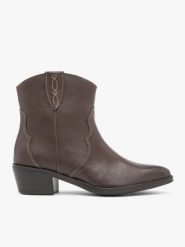 Brązowe botki kowbojki. Brązowe botki damskie Ryłko, na wiosnę, ze skóry, eleganckie, za kostkę, bez obcasa, na obcasie, bez zapięcia. Za 529.99 zł.