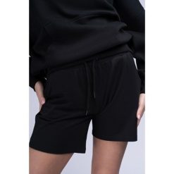 Szorty damskie Lonsdale Battlesden. Białe szorty damskie Lonsdale, bez wzorów, z bawełny. Za 168.00 zł.