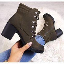 Botki damskie na słupku ocieplane khaki Vinceza - khaki. Brązowe botki damskie VINCEZA, bez obcasa, na słupku, bez zapięcia. Za 85.00 zł.