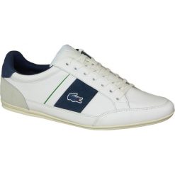 Lacoste Chaymon 216 SPM0081042 44 Białe. Białe buty sportowe męskie Lacoste, ze skóry, bez zapięcia. W wyprzedaży za 399.99 zł.