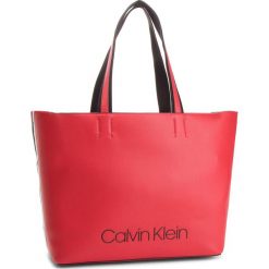 Torebka CALVIN KLEIN - Collegic Shopper K60K604457 626. Czerwone torebki shopper damskie Calvin Klein, z materiału. Za 649.00 zł.