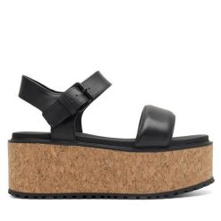 Sandały Lasocki. Czarne sandały damskie Lasocki, bez wzorów, bez obcasa, na koturnie, bez zapięcia. Za 99.99 zł.