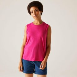 Bezrękawnik turystyczny damski Fariene. Czerwone koszulki sportowe damskie Regatta, bez wzorów, z bawełny, bez kołnierzyka, bez ramiączek, trekkingowe. Za 118.00 zł.