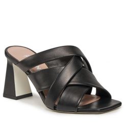 Klapki Pollini. Czarne klapki damskie Pollini, bez wzorów, bez obcasa. Za 1,239.00 zł.