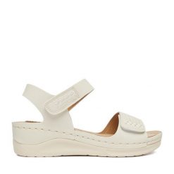 Sandały Go Soft. Białe sandały damskie GO SOFT, bez wzorów, bez obcasa, na koturnie, bez zapięcia. Za 119.99 zł.