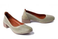 ARTIKER RELAKS 52C0615 zielony, czółenka damskie. Zielone czółenka damskie Artiker Relaks, w ażurowe wzory, ze skóry, bez obcasa, na obcasie, bez zapięcia. Za 160.93 zł.