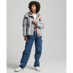 Kurtka przeciwdeszczowa damska z kapturem Superdry Mountain. Szare kurtki damskie Superdry., s, z aplikacjami, z bawełny, z kapturem. Za 436.25 zł.
